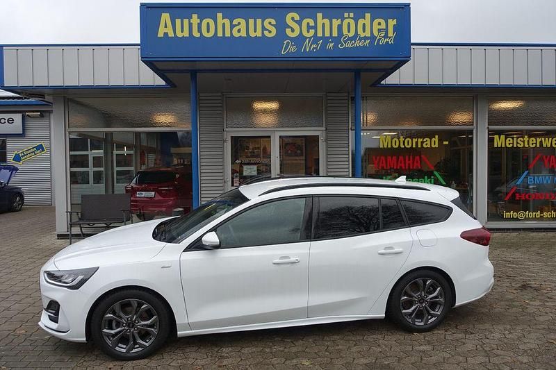 Violett Gebraucht 2024 Ford Focus ST-Line Limousine | 20.900 € (Fairer Preis) - Bild 1/4