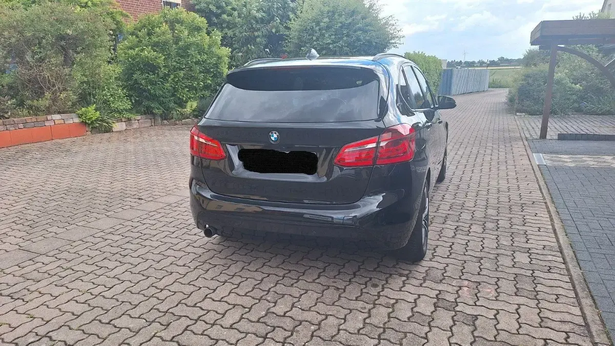 Gebraucht BMW 225 Active Tourer iPerformance 224 PS (164 kW) 2016 Schwarz Van / Kleinbus