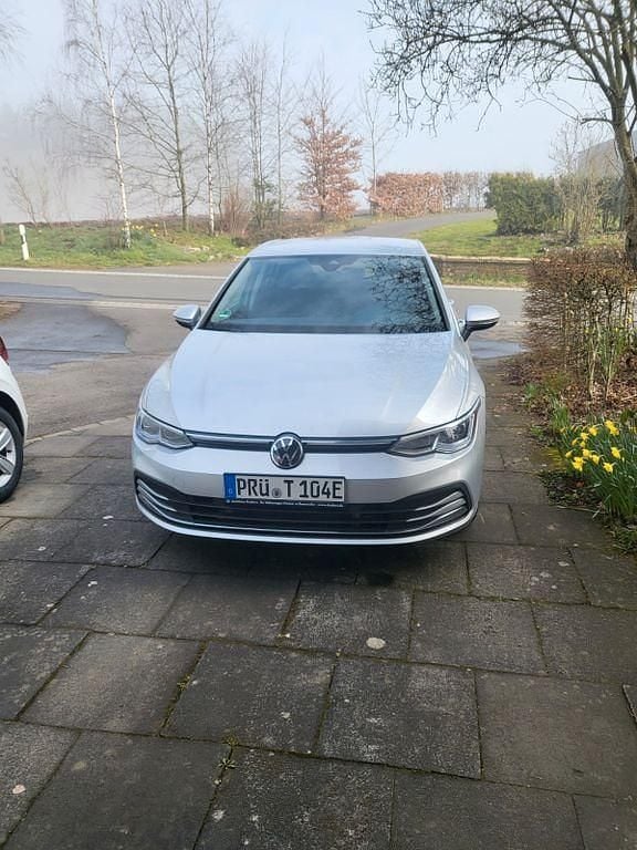 Silber Gebraucht 2022 VW Golf VIII Style Limousine | 21.950 € (Fairer Preis) - Bild 1/2