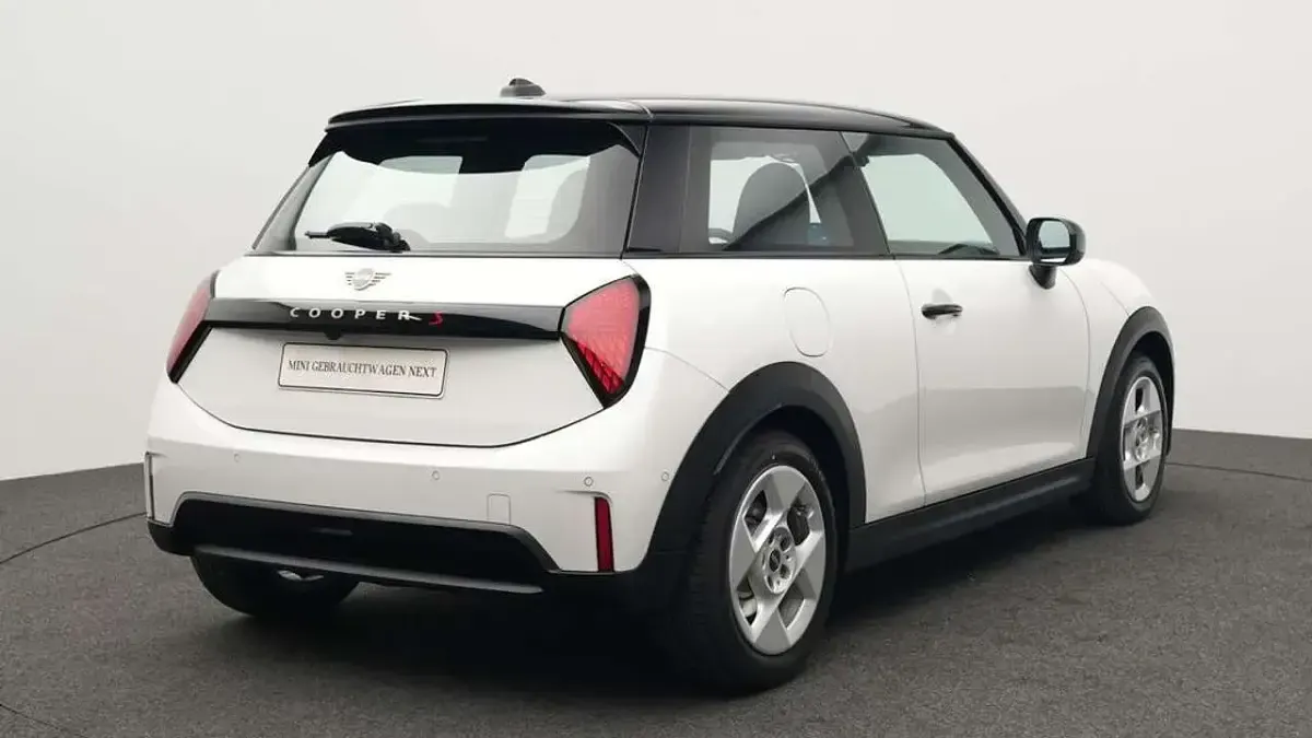 Gebraucht Mini Cooper S Classic 204 PS (150 kW) 2025 Weiß Kleinwagen