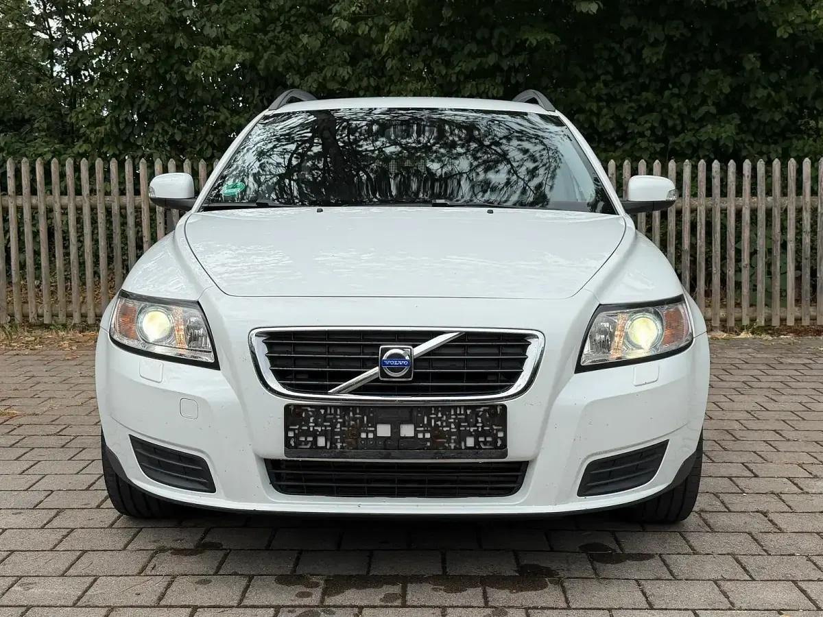 Gebraucht Volvo V50 109 PS (80 kW) 2009 Weiß Kombi
