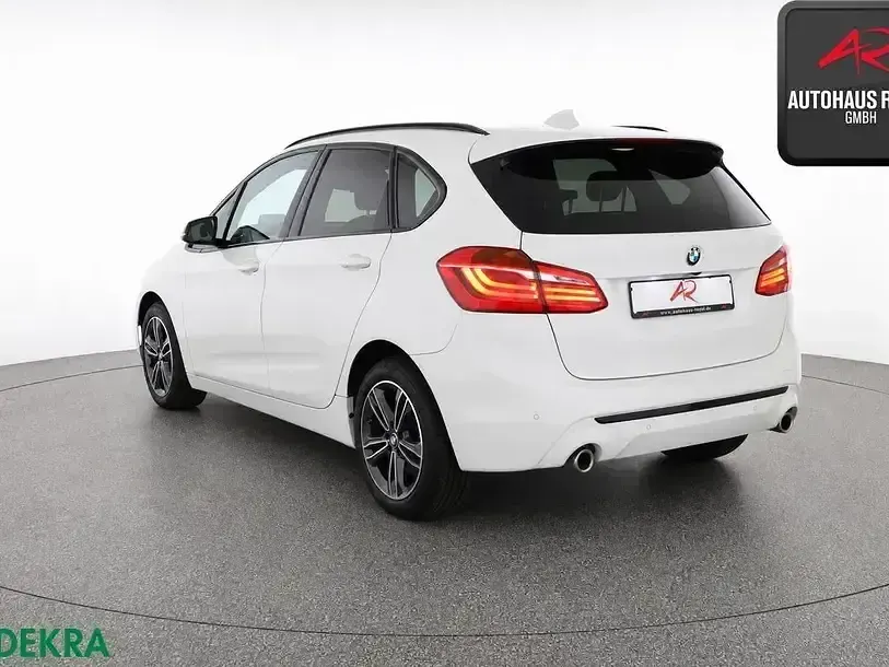 Gebraucht BMW 220 Active Tourer Performance 178 PS (130 kW) 2021 Alpinweiss Van / Kleinbus