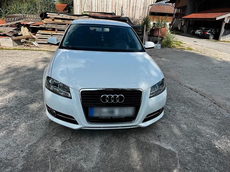 Weiß Gebraucht 2012 Audi A3 Sportback Attraction Kleinwagen | 5.500 € (Guter Preis) - Bild 1/4