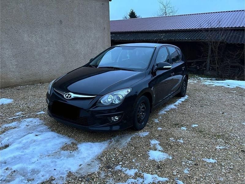Gebraucht Hyundai i30 Classic 90 PS (66 kW) 2011 Schwarz Limousine