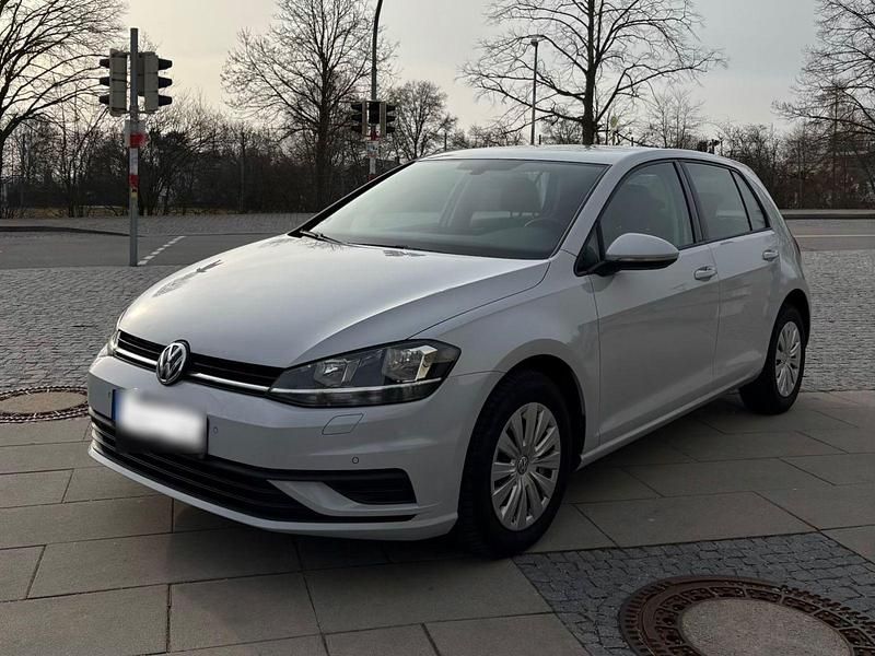 Gebraucht VW Golf VII Trendline 110 PS (80 kW) 2017 Weiß Limousine