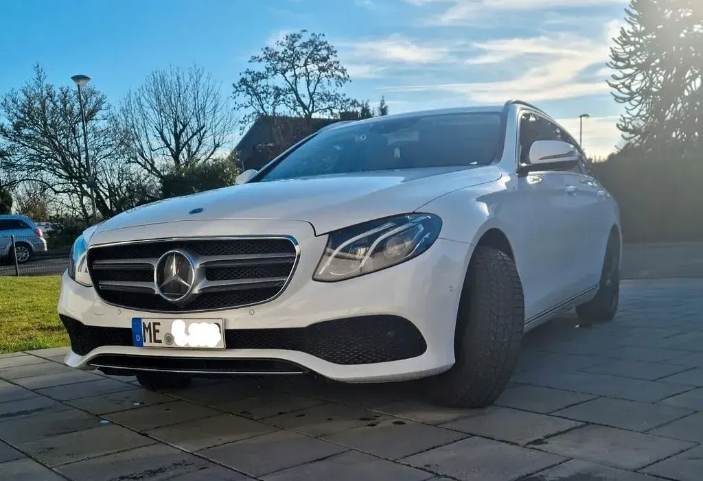 Gebraucht Mercedes 220 194 PS (142 kW) 2017 Weiß Limousine