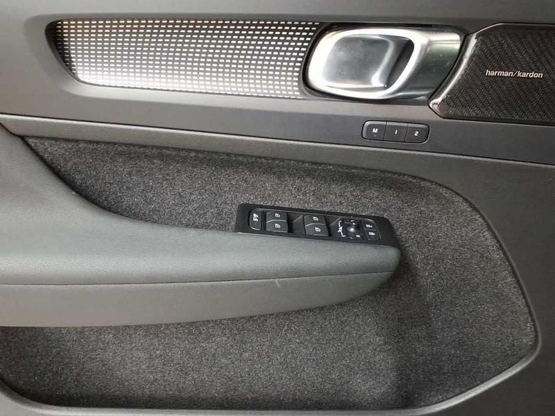 Second-hand Volvo XC40 Pro 300 kW (408 CP) 2022 Gri SUV