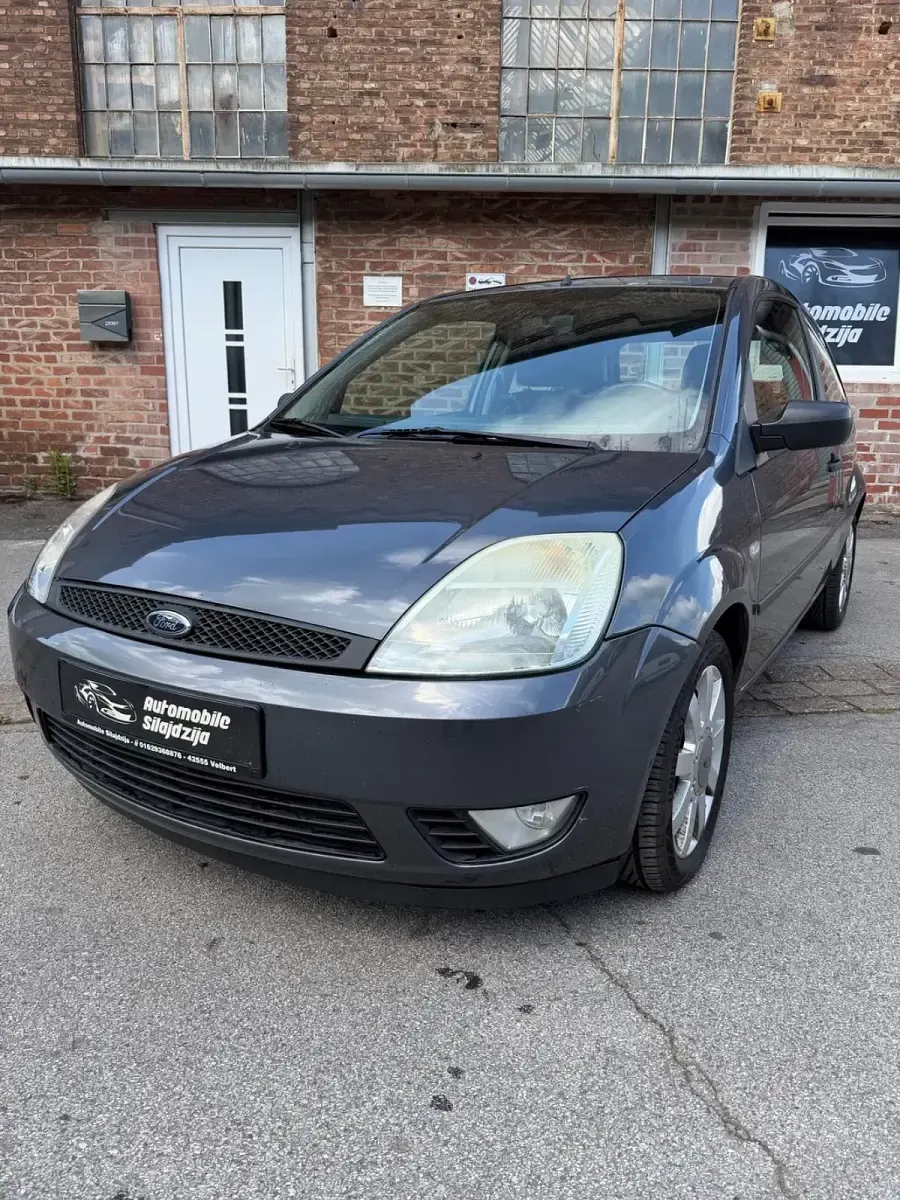 Gebraucht Ford Fiesta Trend 80 PS (58 kW) 2004 Grau Kleinwagen