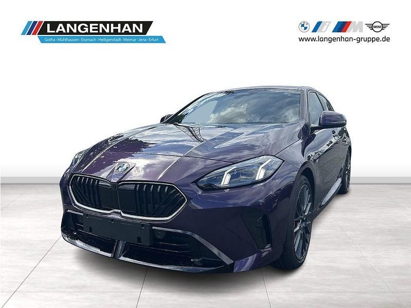 Violett Neu 2025 BMW 120 M Sport Kleinwagen | 43.998 € (Teuer) - Bild 1/4