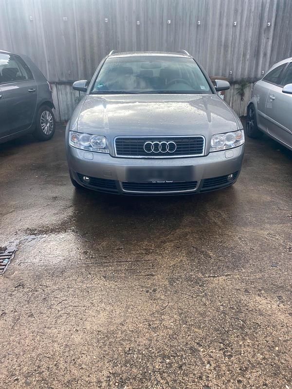 Silber Gebraucht 2002 Audi A4 Kombi | 900 € (Superpreis) - Bild 1/4