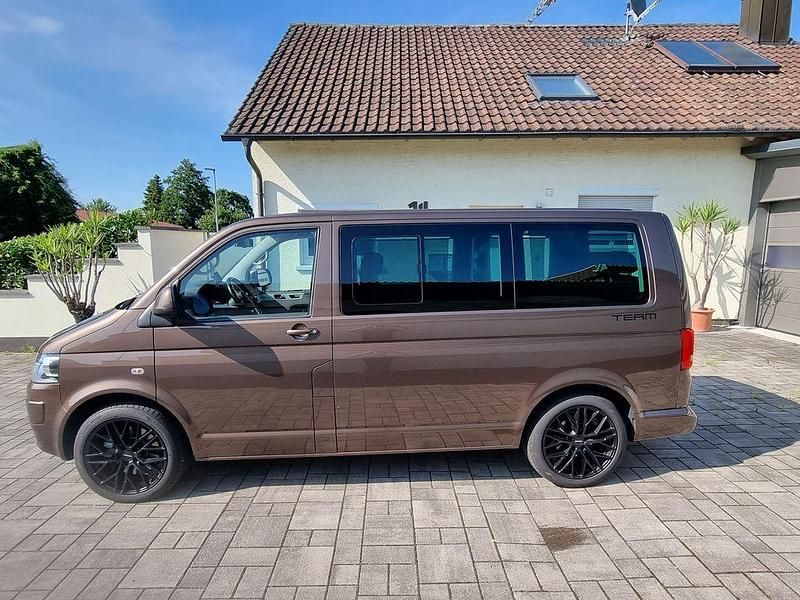 Usado VW Multivan 179 CV (131 kW) 2010 Marrón Monovolumen