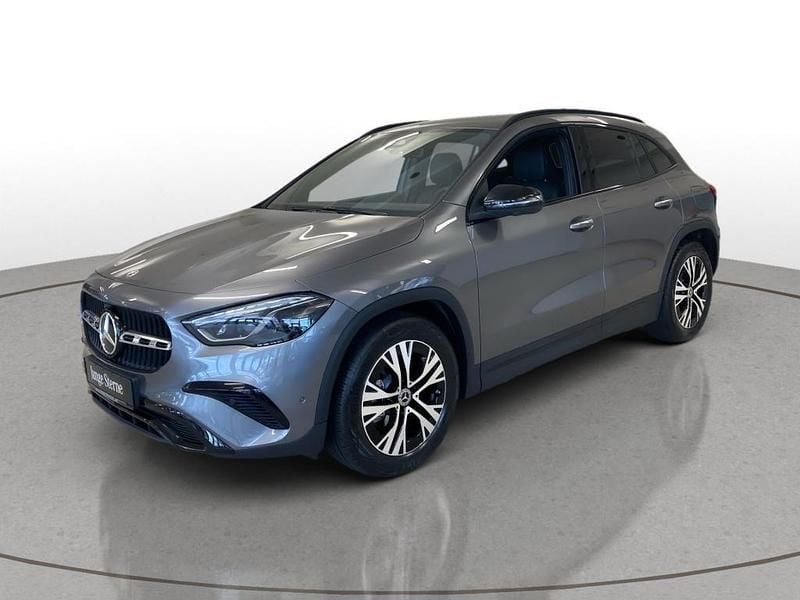 Gebraucht Mercedes GLA180 Progressive 136 PS (100 kW) 2025 Metalliclack mountaingrau SUV