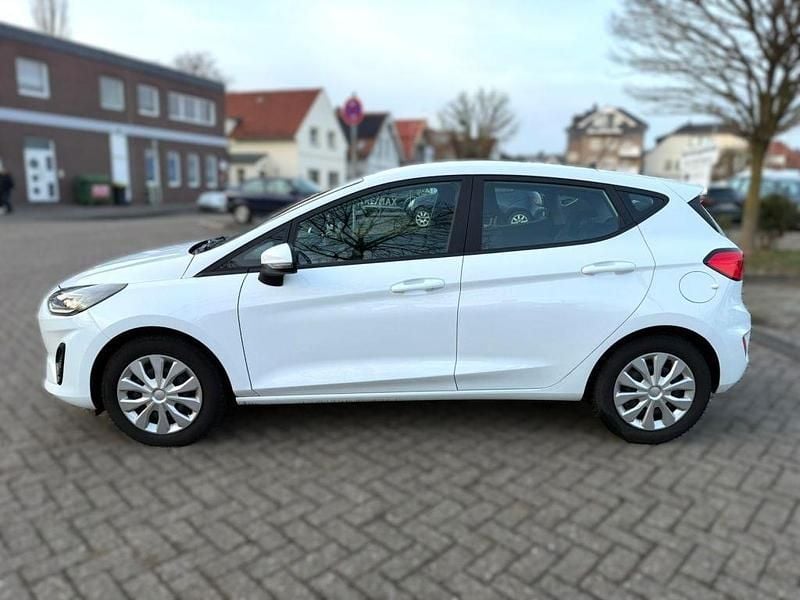 Gebraucht Ford Fiesta Cool & Connect 75 PS (55 kW) 2023 Weiß Limousine