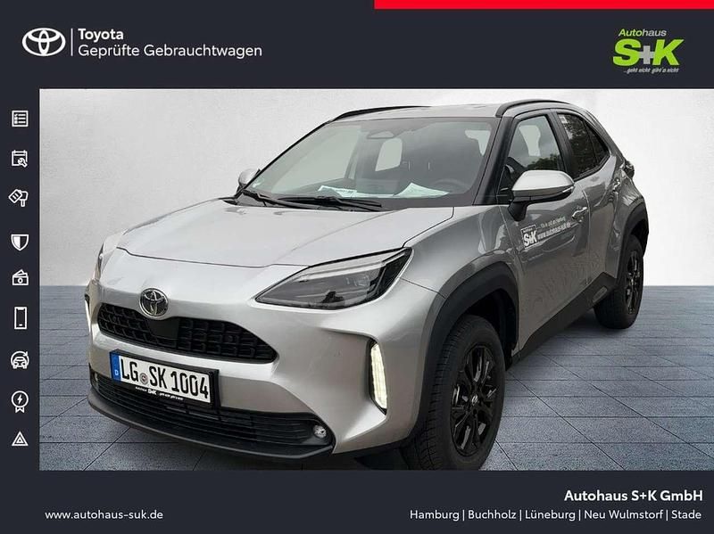 Shimmering silver metallic (silber) Gebraucht 2025 Toyota Yaris Hybrid Kleinwagen | 29.990 € (Fairer Preis) - Bild 1/4