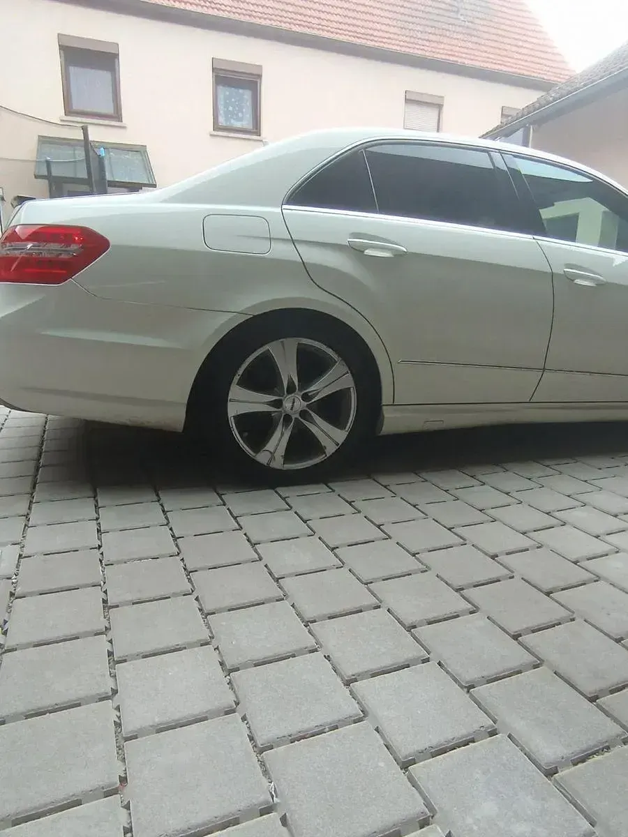 Gebraucht Mercedes E200 Elegance 184 PS (135 kW) 2010 Weiß Limousine