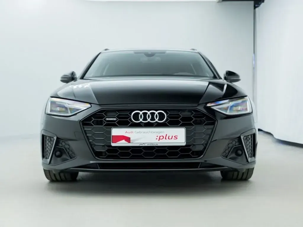 Gebraucht Audi A4 S-Line 205 PS (150 kW) 2023 Mythosschwarz metallic Kombi
