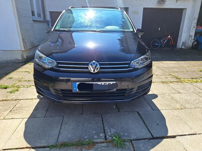 Schwarz Gebraucht 2019 VW Touran Van / Kleinbus | 22.600 € (Fairer Preis) - Bild 1/4