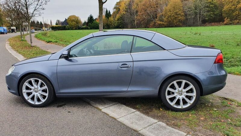 Grau Gebraucht 2009 VW Eos Cabrio | 5.900 € (Fairer Preis) - Bild 1/4