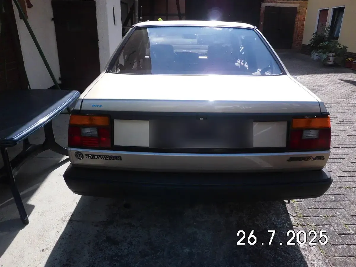 Używany VW Jetta 75 KM (55 kW) 1986 Złoty Sedan/Limuzyna