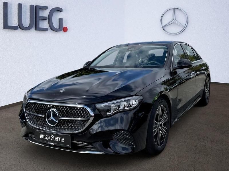 Metalliclack obsidianschwarz Gebraucht 2024 Mercedes E200 Avantgarde Limousine | 47.980 € (Fairer Preis) - Bild 1/4