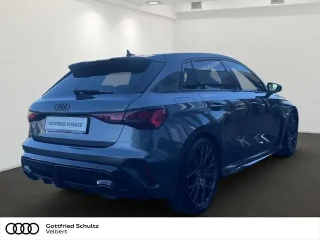 Gebraucht Audi RS3 Sport 400 PS (294 kW) 2025 Grau Limousine