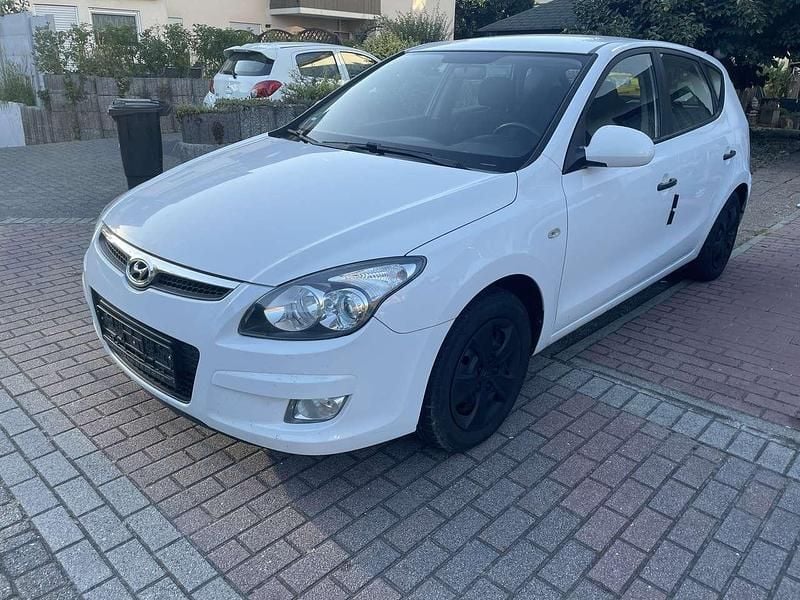 Weiß Gebraucht 2009 Hyundai i30 Classic Kombi | 1.450 € (Superpreis) - Bild 1/4