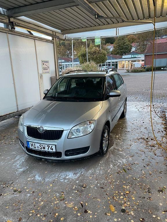 Grau Gebraucht 2009 Skoda Fabia Classic Kombi | 1.500 € (Guter Preis) - Bild 1/4