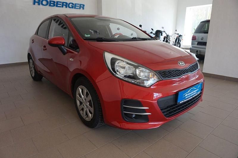 Gebraucht Kia Rio Attract 86 PS (63 kW) 2016 Rot Kleinwagen