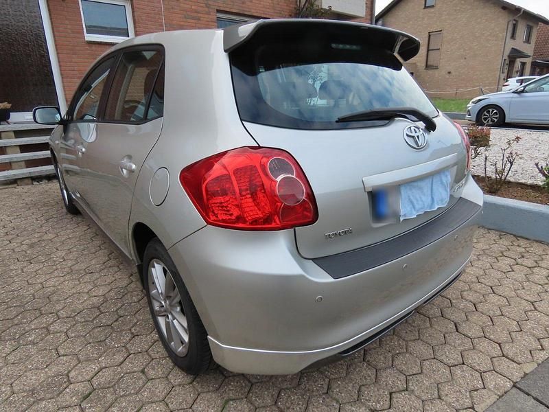 Gebraucht Toyota Auris Team 96 PS (70 kW) 2008 Silber Kleinwagen