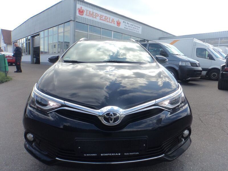 Blau Gebraucht 2016 Toyota Auris Touring Sports Edition-S Kombi | 11.999 € (Etwas zu teuer) - Bild 1/4
