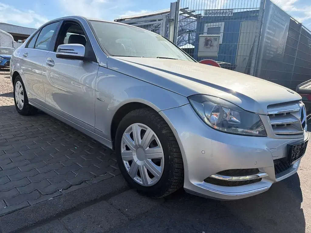 Gebraucht Mercedes C180 156 PS (114 kW) 2012 Silber Limousine