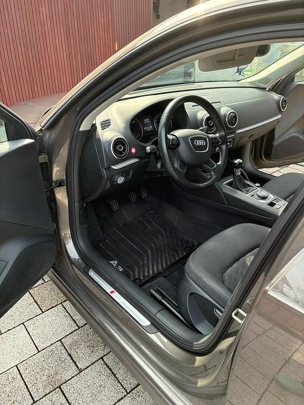 Gebraucht Audi A3 S-Line 149 PS (109 kW) 2015 Grau Kleinwagen