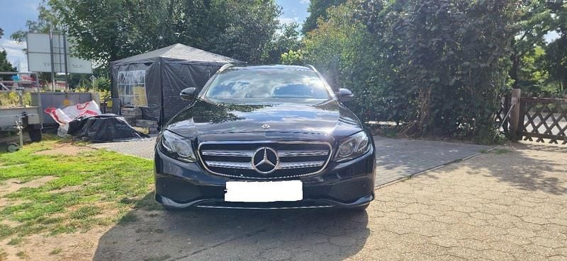 Schwarz Gebraucht 2017 Mercedes E220 Kombi | 21.950 € (Superpreis) - Bild 1/4
