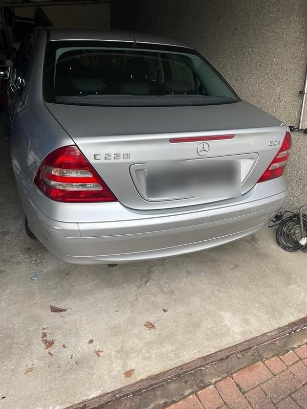 Gebraucht Mercedes C220 150 PS (110 kW) 2004 Silber Limousine