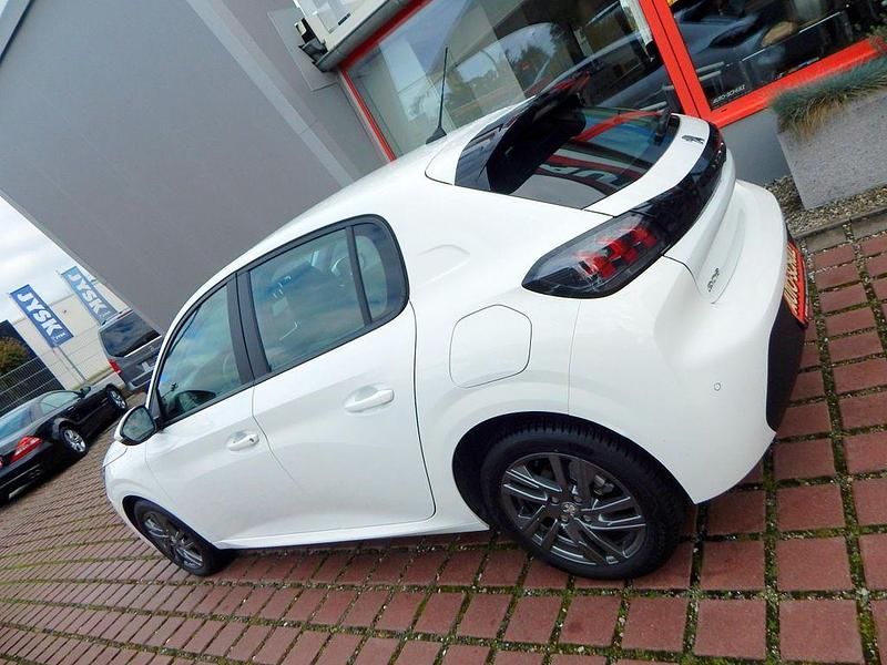 Gebraucht Peugeot 208 Active 101 PS (74 kW) 2022 Weiß Kleinwagen