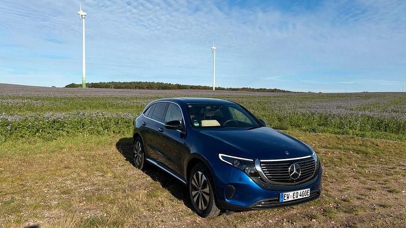 Blau Gebraucht 2020 Mercedes EQC400 SUV | 29.900 € (Fairer Preis) - Bild 1/4