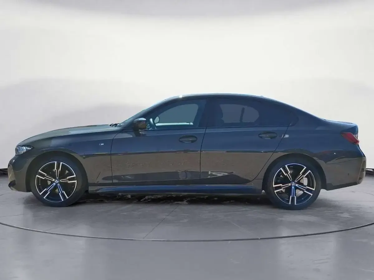 Gebraucht BMW 320 M Sport 184 PS (135 kW) 2025 Silber Limousine