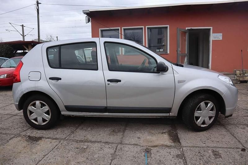 Gebraucht Dacia Sandero 75 PS (55 kW) 2009 Platingrau Kleinwagen