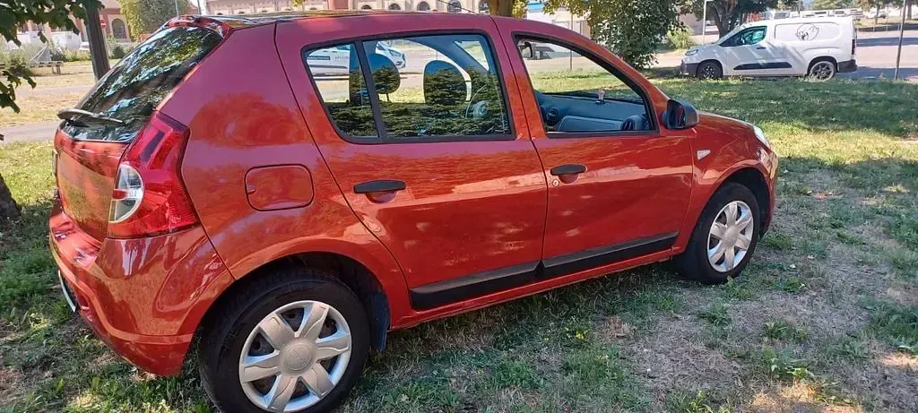 Gebraucht Dacia Sandero 75 PS (55 kW) 2011 Rot Limousine