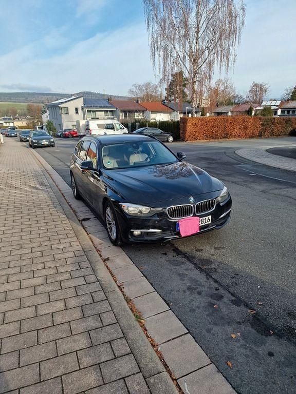 Schwarz Gebraucht 2016 BMW 318 Luxury Line Kombi | 7.800 € (Fairer Preis) - Bild 1/4