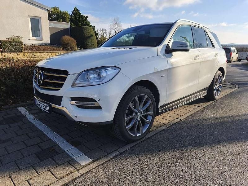Gebraucht Mercedes ML250 204 PS (150 kW) 2012 Weiß SUV