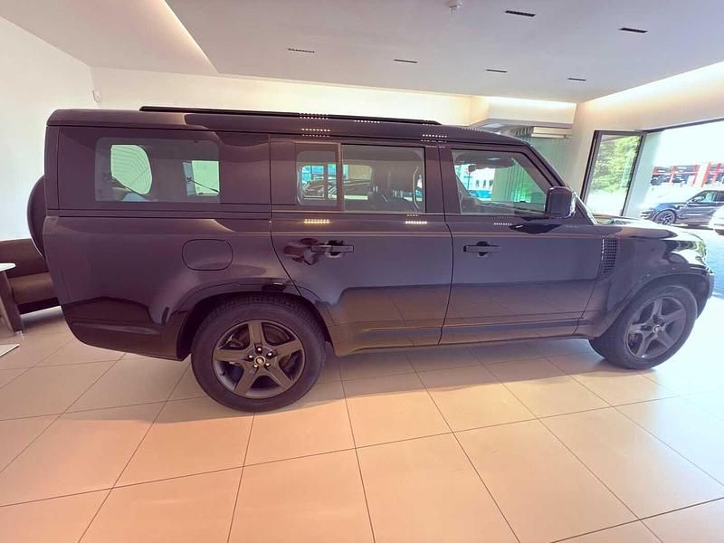 Gebraucht Land Rover Defender SE Dynamic 304 PS (223 kW) 2024 Santorini black SUV