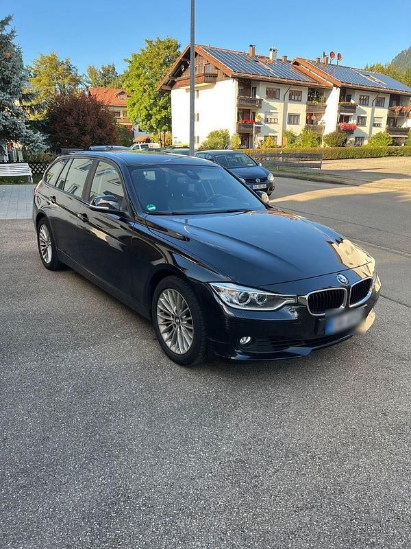 Gebraucht BMW 320 184 PS (135 kW) 2013 Schwarz Kombi