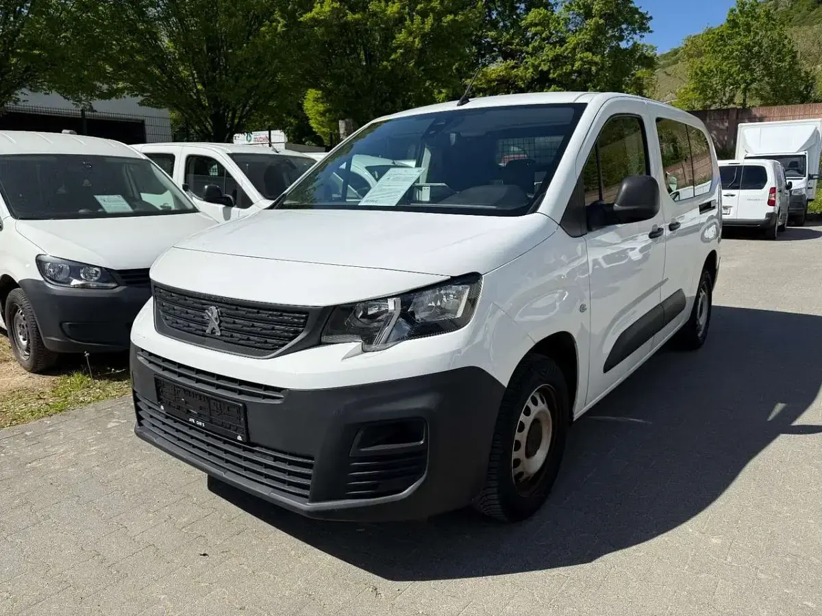 Gebraucht Peugeot Partner 102 PS (75 kW) 2021 Weiß Van / Kleinbus
