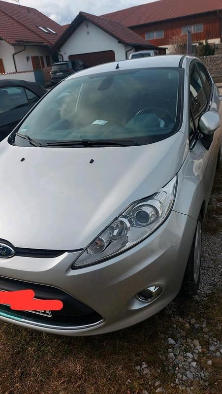 Gebraucht Ford Fiesta 82 PS (60 kW) 2011 Silber Kleinwagen