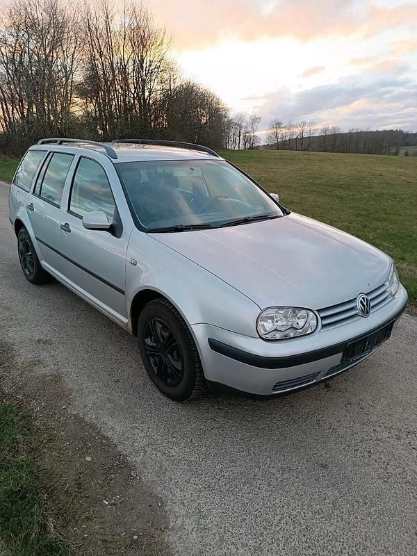 Second-hand VW Golf IV 105 CP (77 kW) 2005 Argintiu Break
