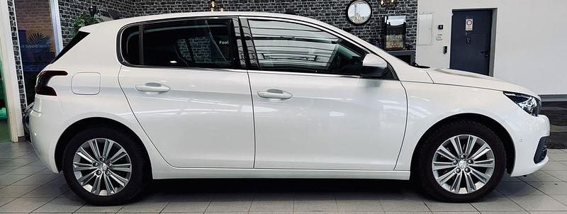 Gebraucht Peugeot 308 Allure 131 PS (96 kW) 2018 Weiß Limousine