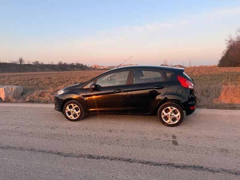 Gebraucht Ford Fiesta SYNC Edition 80 PS (58 kW) 2015 Schwarz Limousine