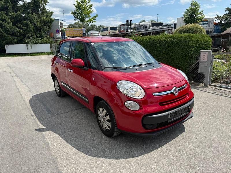 Rot Gebraucht 2015 Fiat 500L Pop Star Van / Kleinbus | 3.990 € (Guter Preis) - Bild 1/4