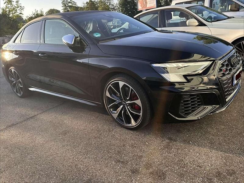 Schwarz Gebraucht 2022 Audi S3 Basis Limousine | 37.900 € (Etwas zu teuer) - Bild 1/4